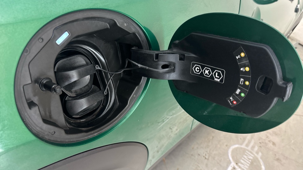 MINI HATCHBACK Image 21