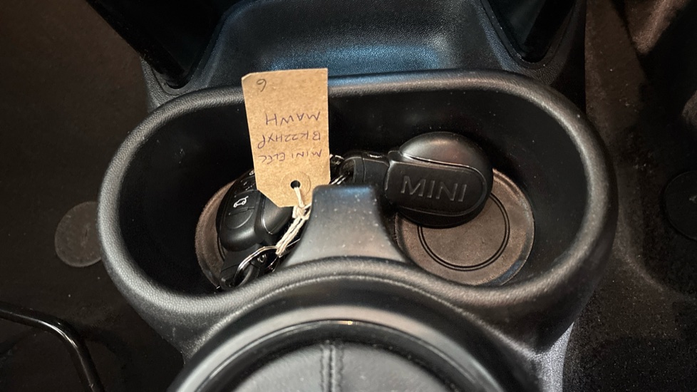 MINI HATCHBACK 2 keys