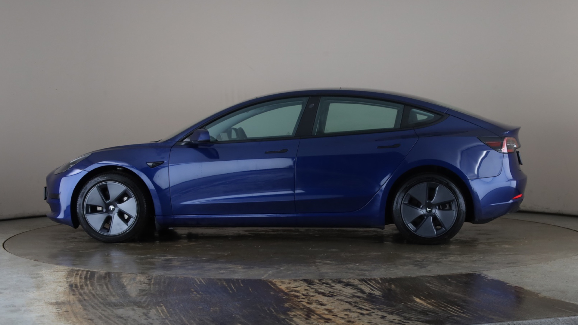 4060168 RWD 4dr Auto