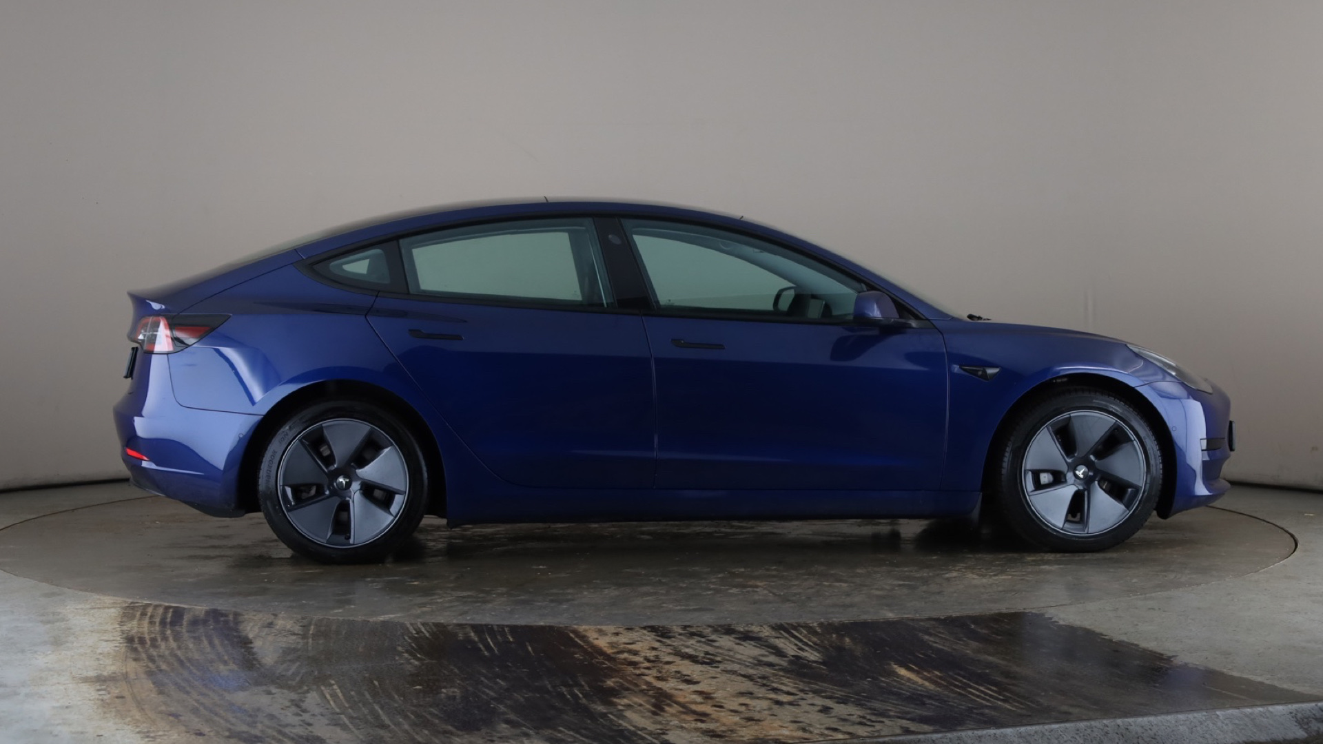 4060168 RWD 4dr Auto