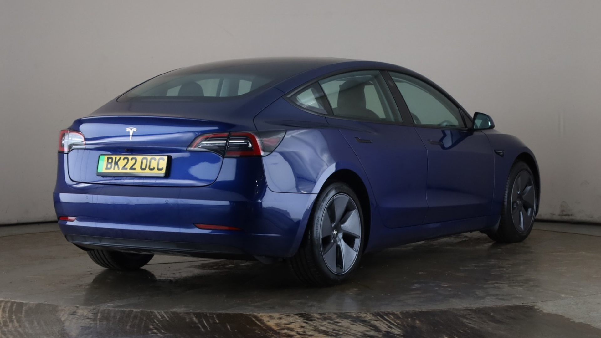 4060168 RWD 4dr Auto