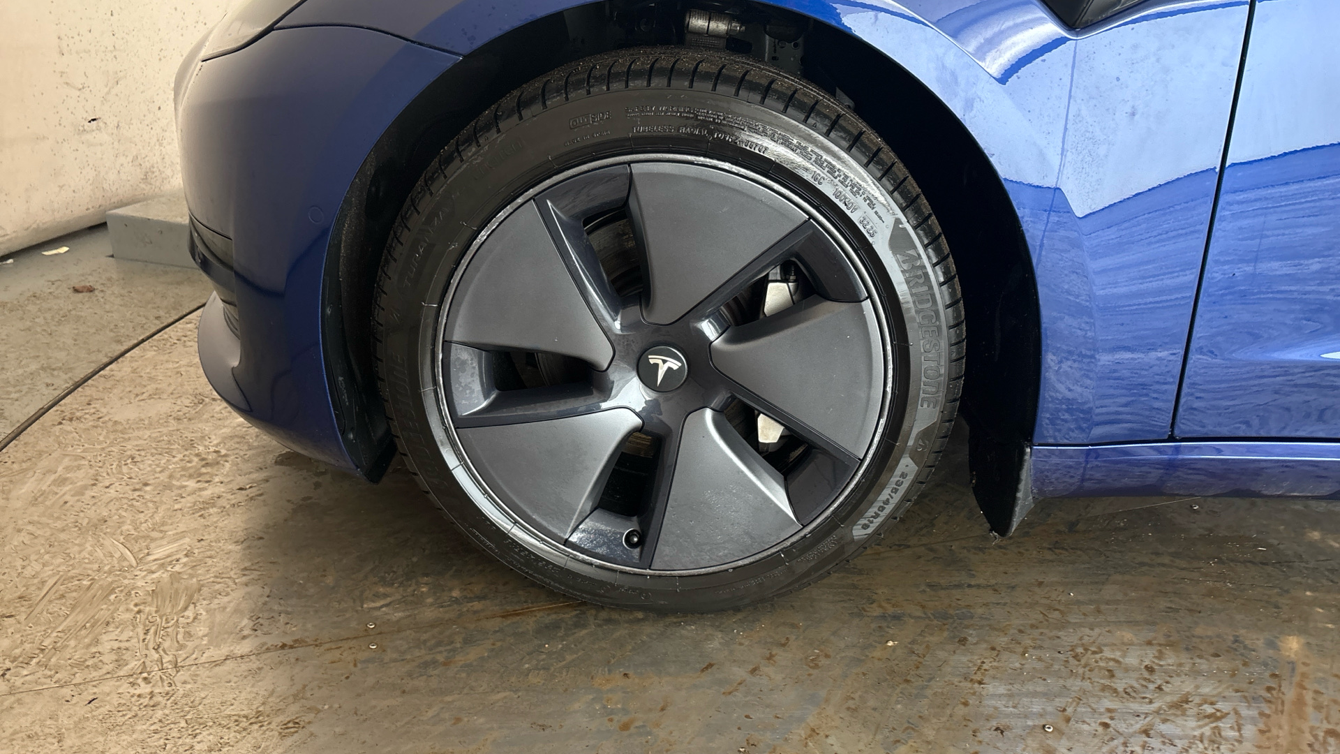 4060168 RWD 4dr Auto