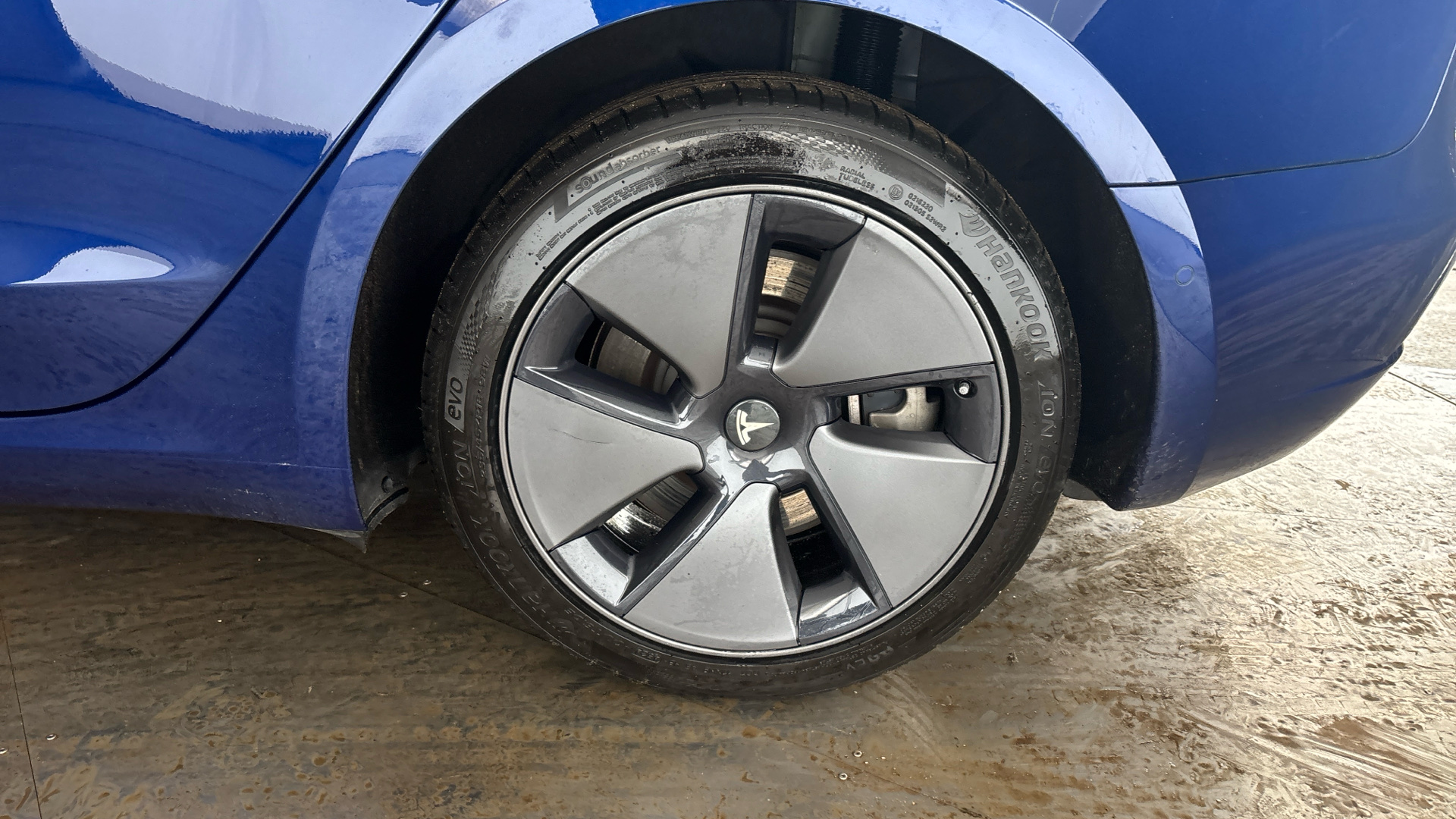 4060168 RWD 4dr Auto