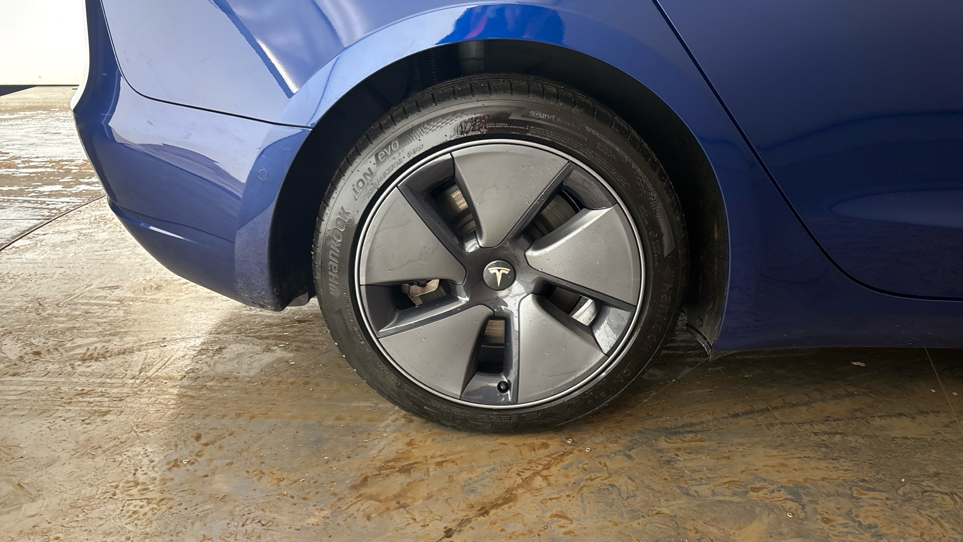 4060168 RWD 4dr Auto