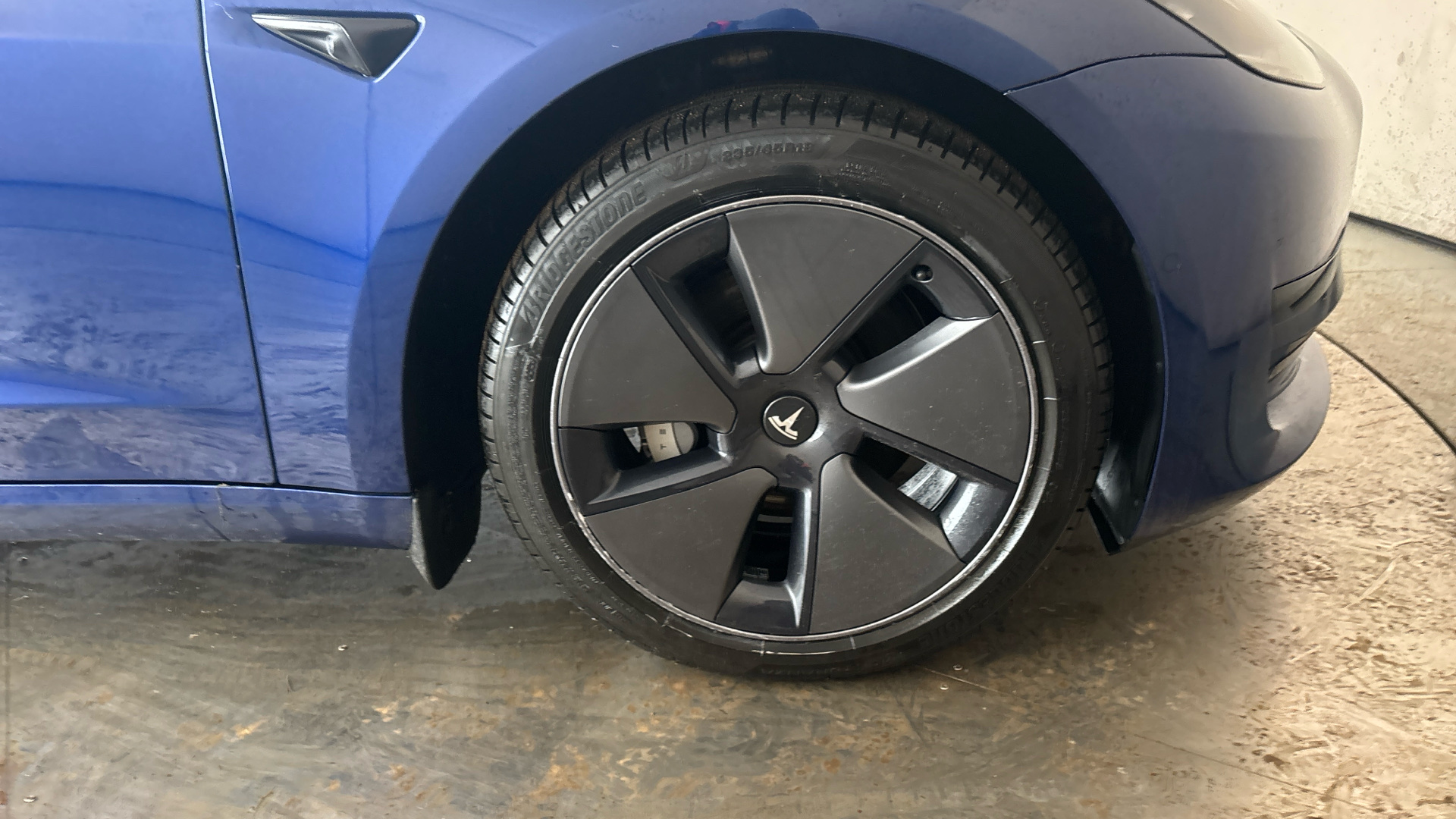 4060168 RWD 4dr Auto