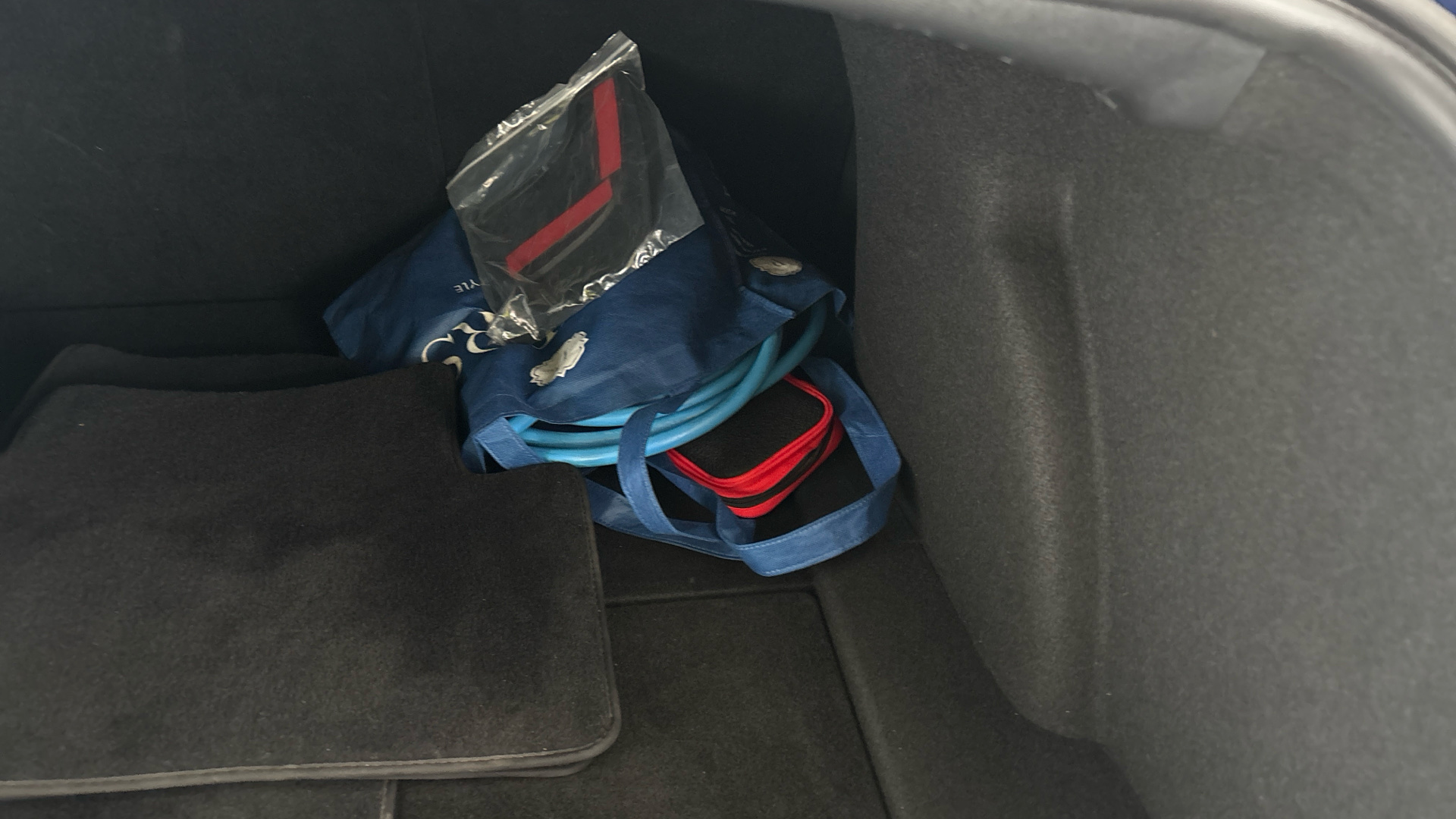 4060168 RWD 4dr Auto