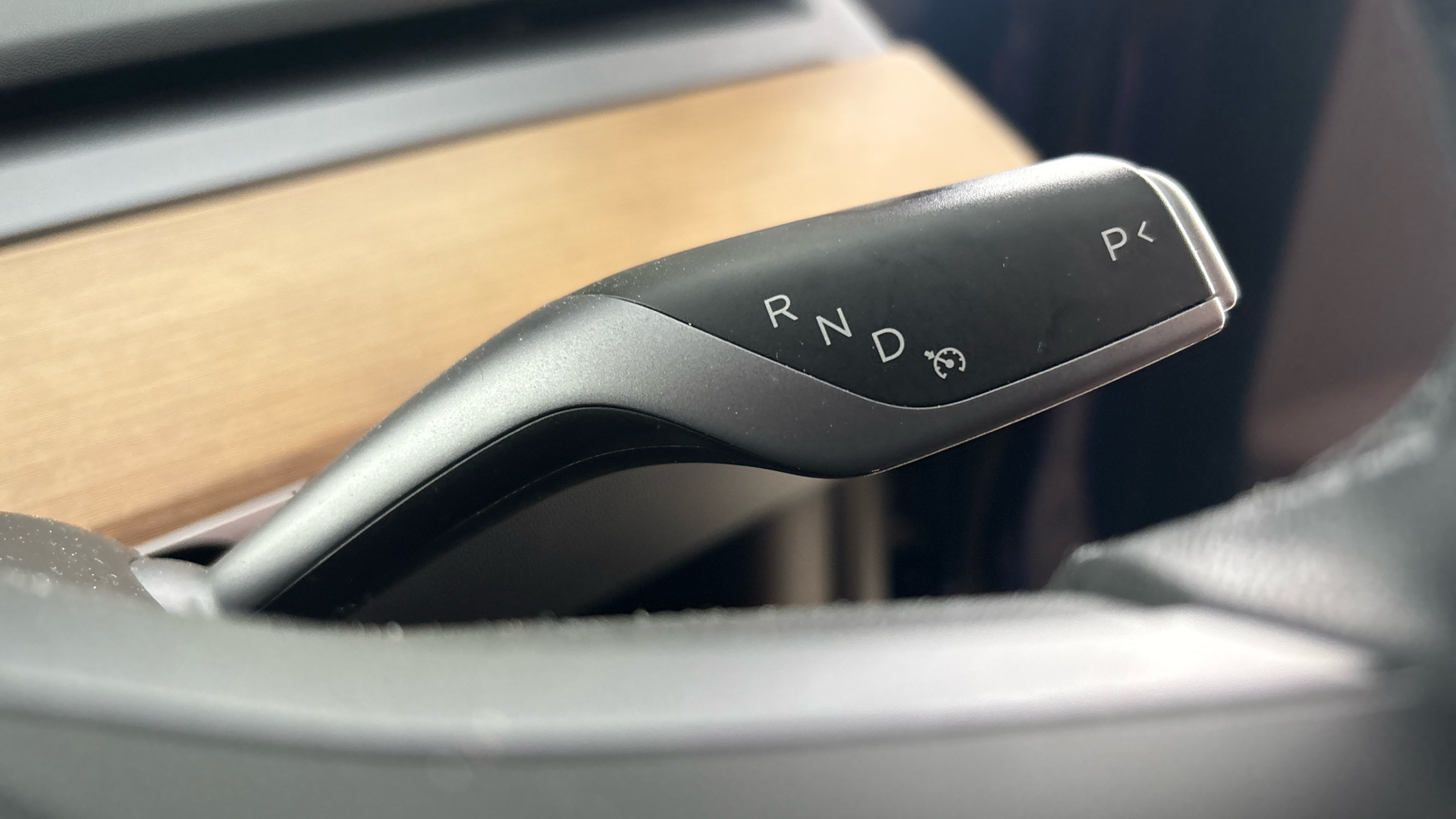 4060168 RWD 4dr Auto