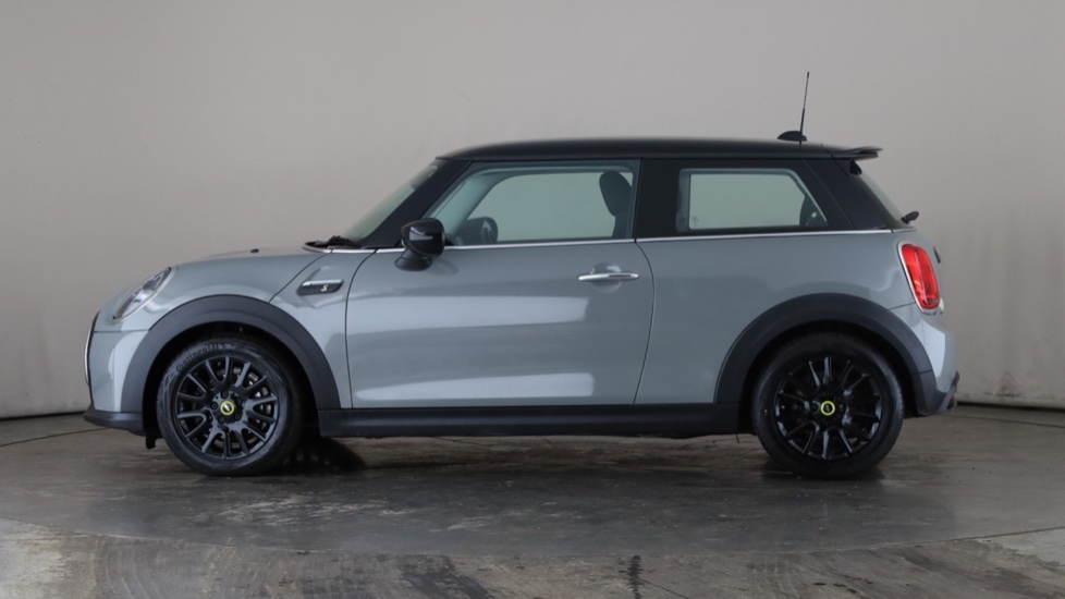 MINI HATCHBACK Image 2