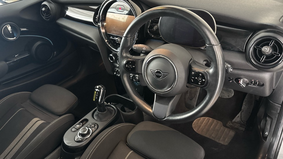 MINI HATCHBACK Image 9