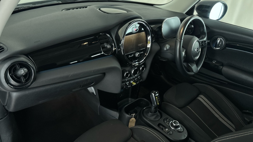 MINI HATCHBACK Image 10