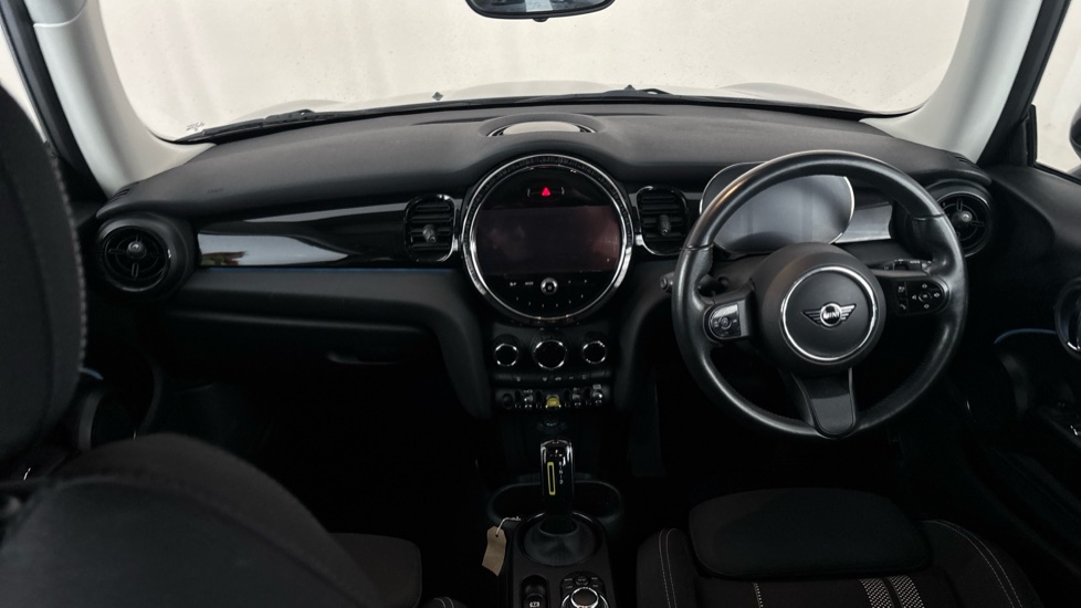 MINI HATCHBACK Image 11