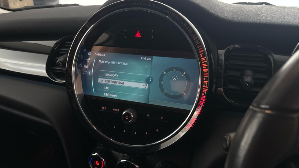 MINI HATCHBACK Image 12