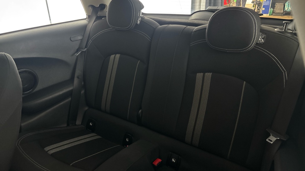 MINI HATCHBACK Image 14