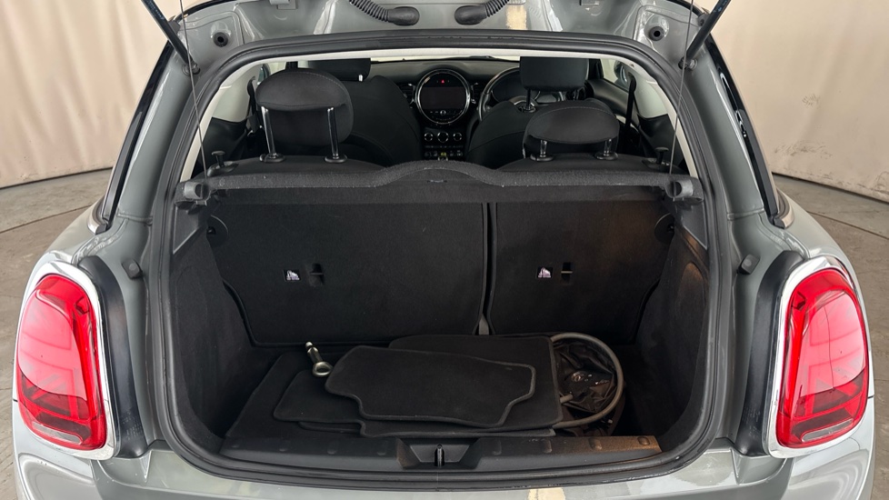 MINI HATCHBACK Image 15