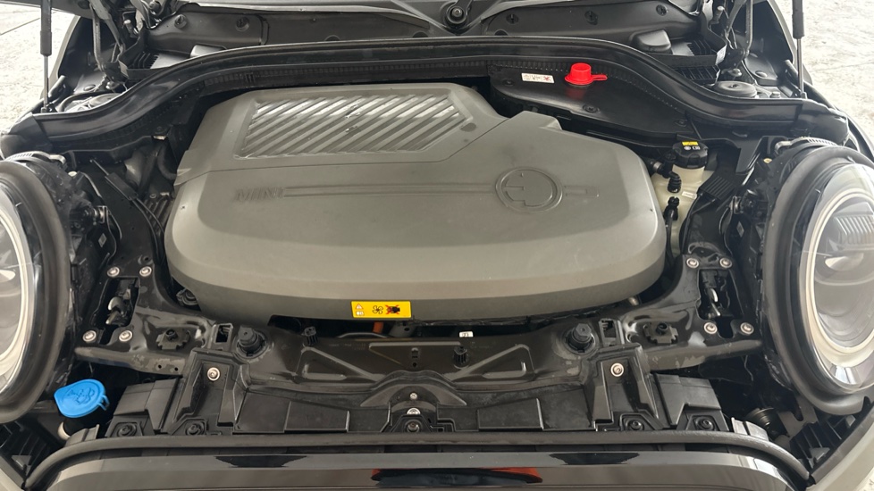 MINI HATCHBACK Image 16