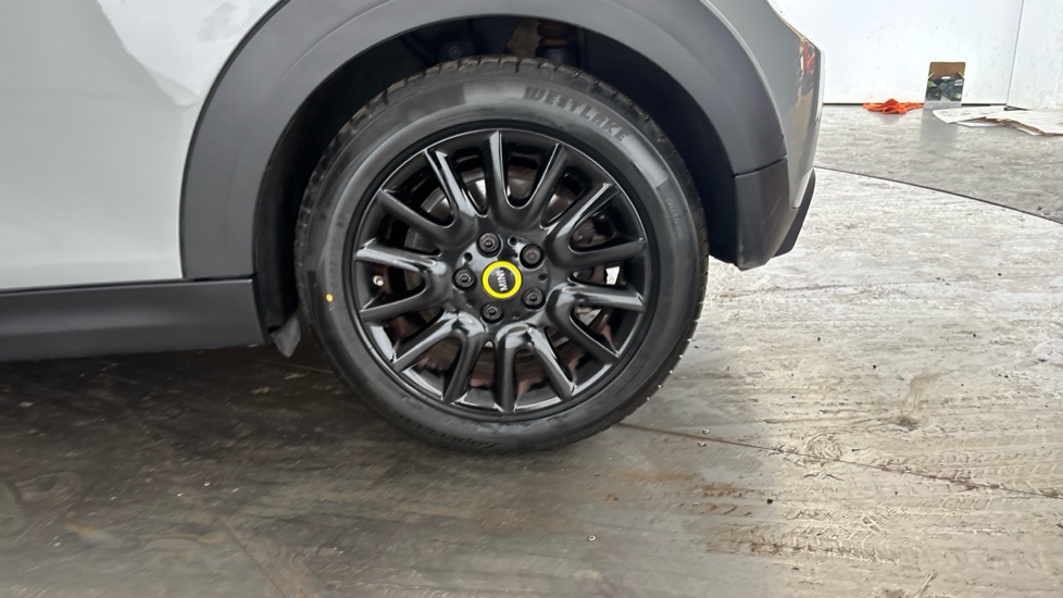 MINI HATCHBACK Image 18