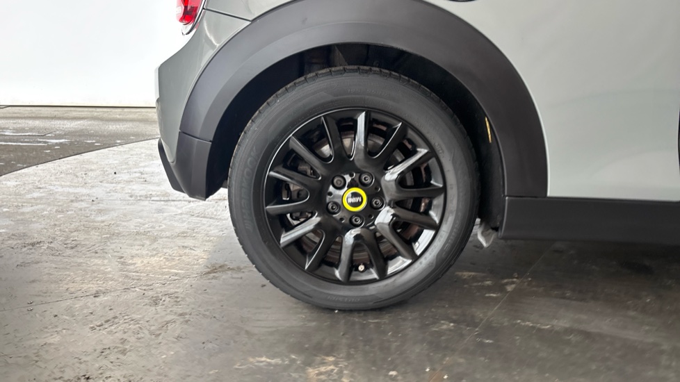 MINI HATCHBACK Image 19