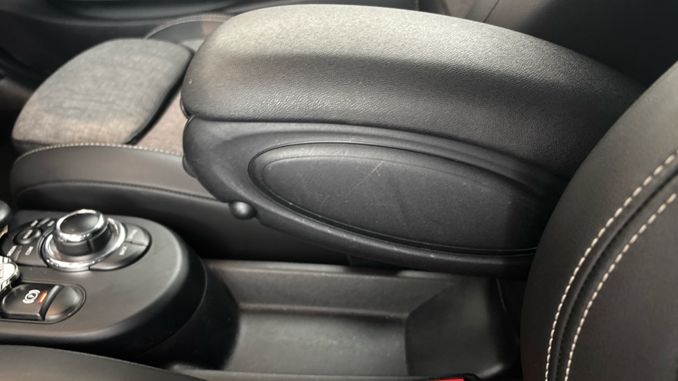 MINI HATCHBACK Scratches