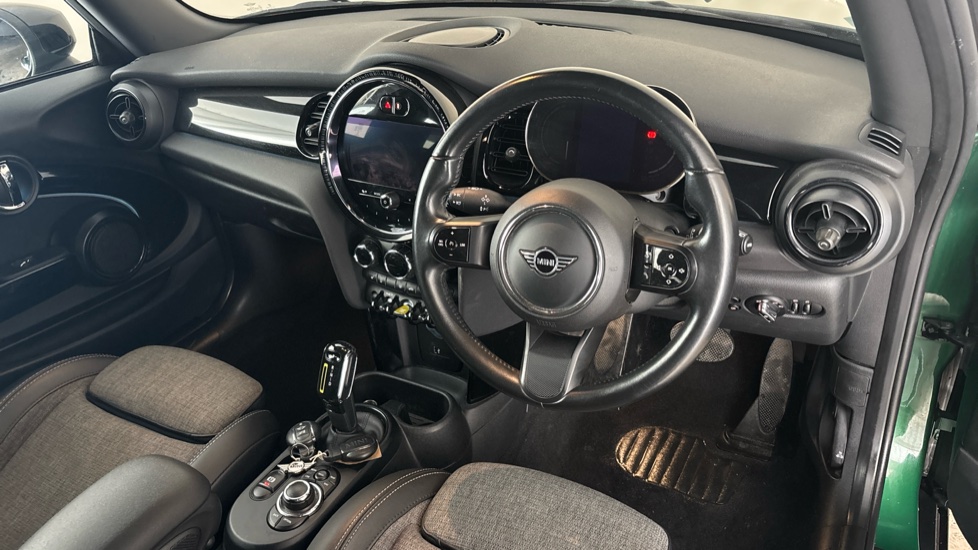 MINI HATCHBACK Image 9