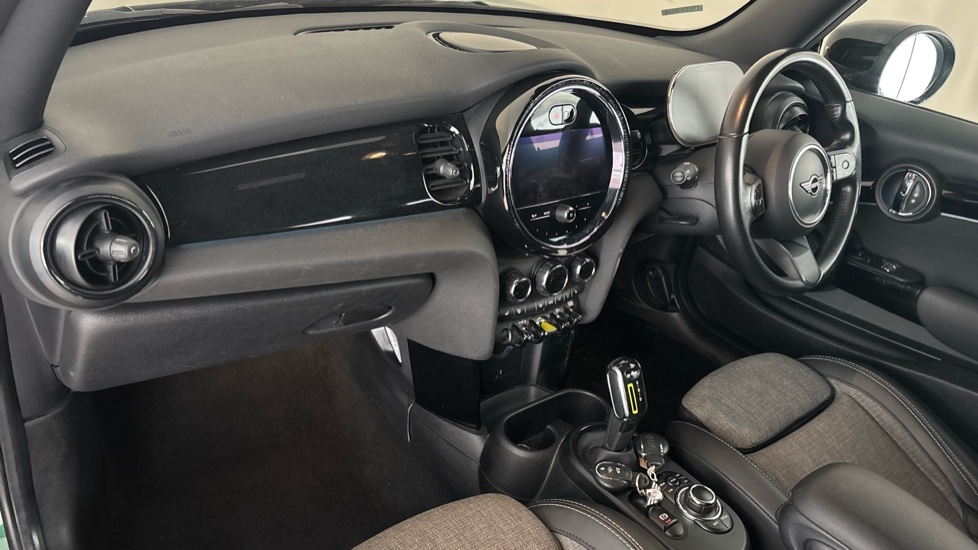 MINI HATCHBACK Image 10