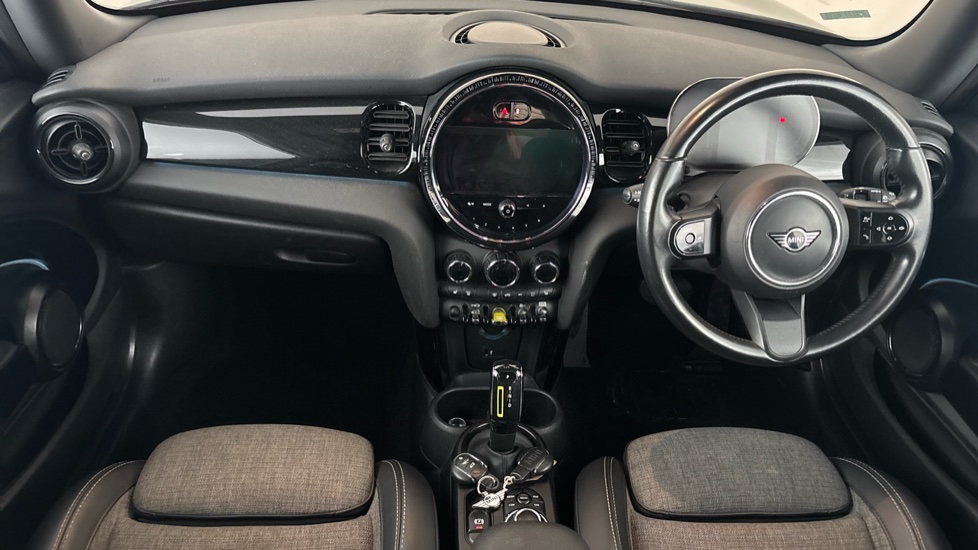 MINI HATCHBACK Image 11