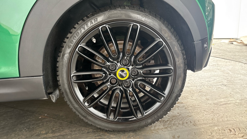 MINI HATCHBACK Image 18