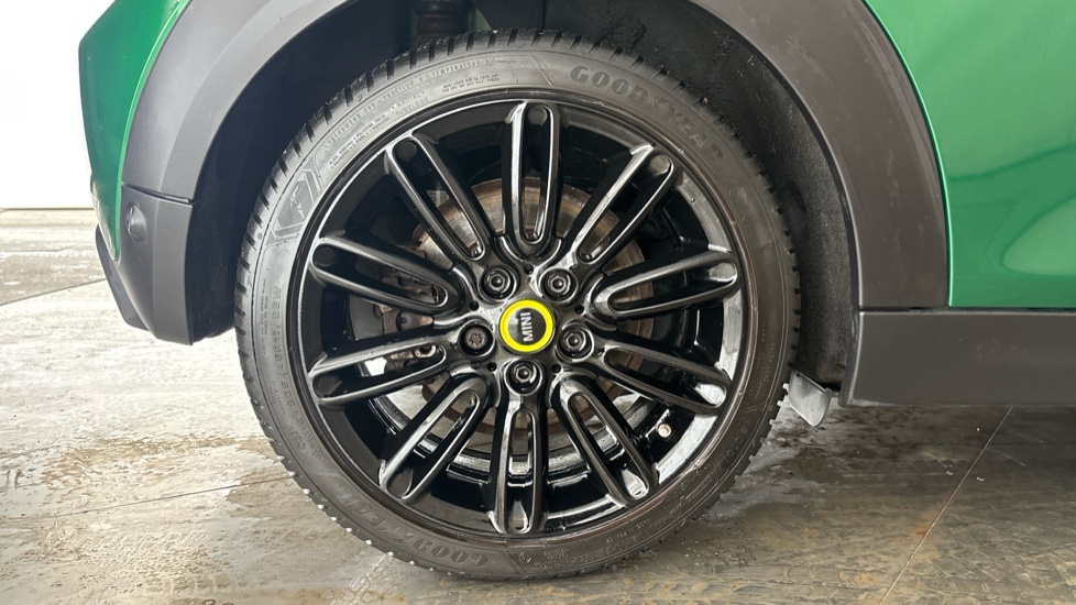 MINI HATCHBACK Image 19