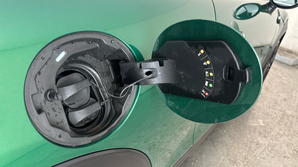 MINI HATCHBACK Image 21