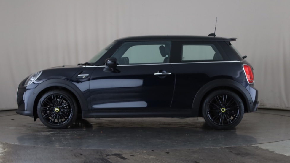MINI HATCHBACK Image 2