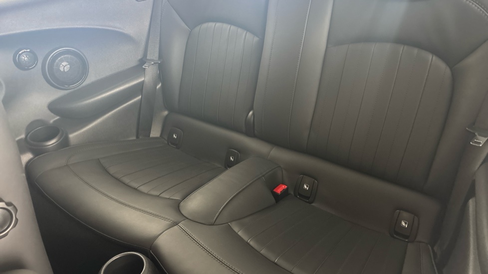 MINI HATCHBACK Image 14