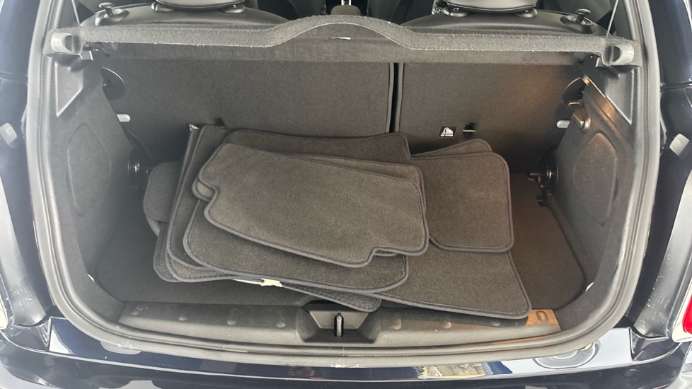 MINI HATCHBACK Image 15