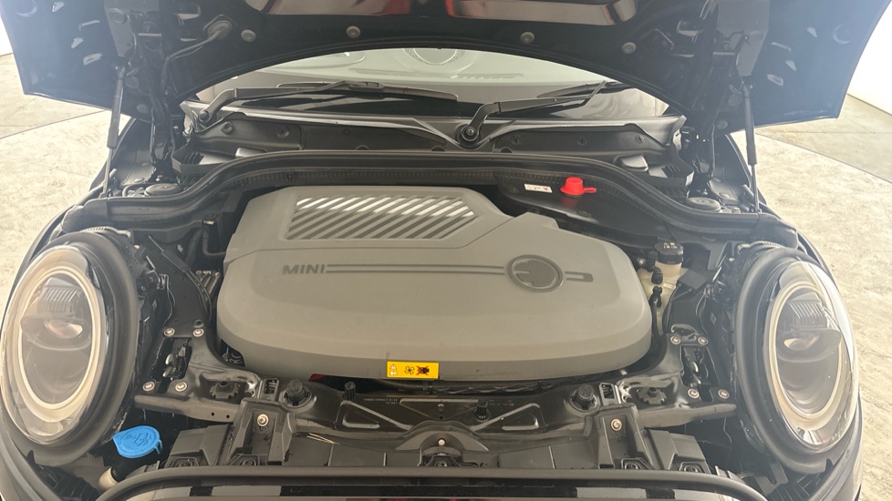 MINI HATCHBACK Image 16