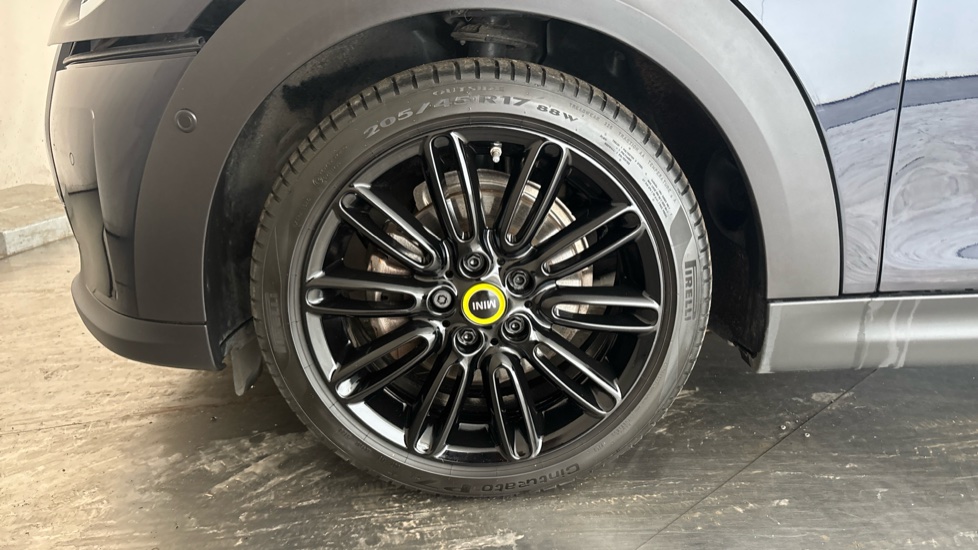 MINI HATCHBACK Image 17