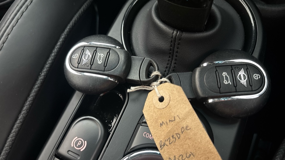 MINI HATCHBACK 2 keys