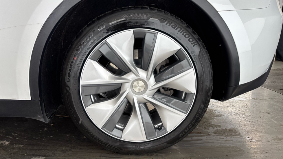 TESLA MODEL Y Image 18