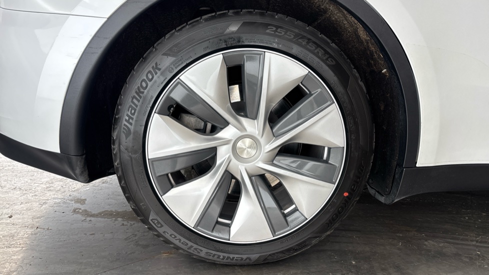 TESLA MODEL Y Image 19