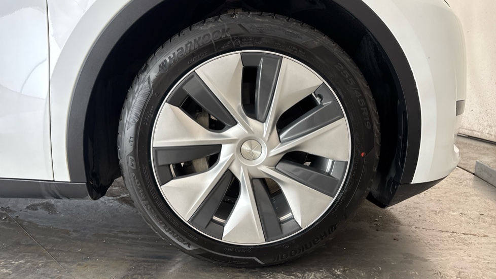 TESLA MODEL Y Image 20