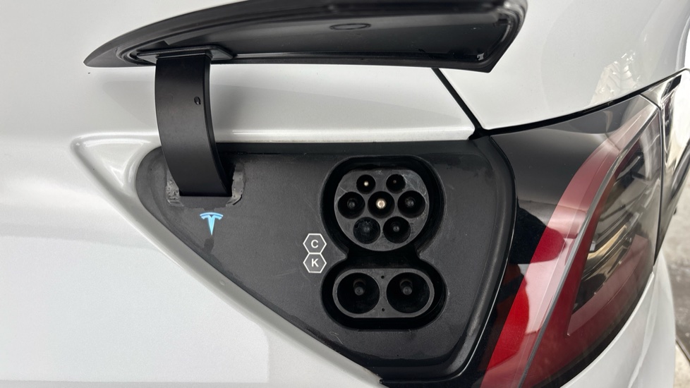 TESLA MODEL Y Image 21