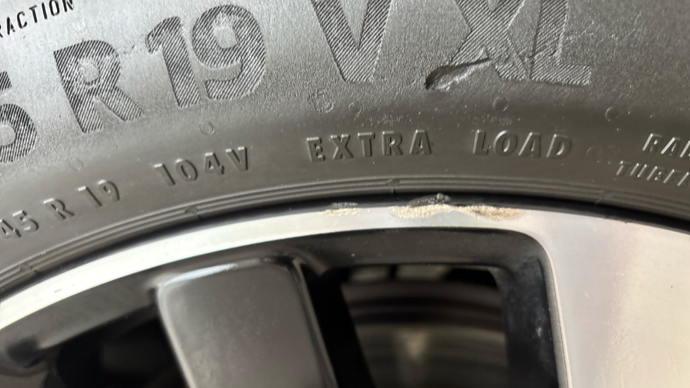 VOLVO XC40 scuff