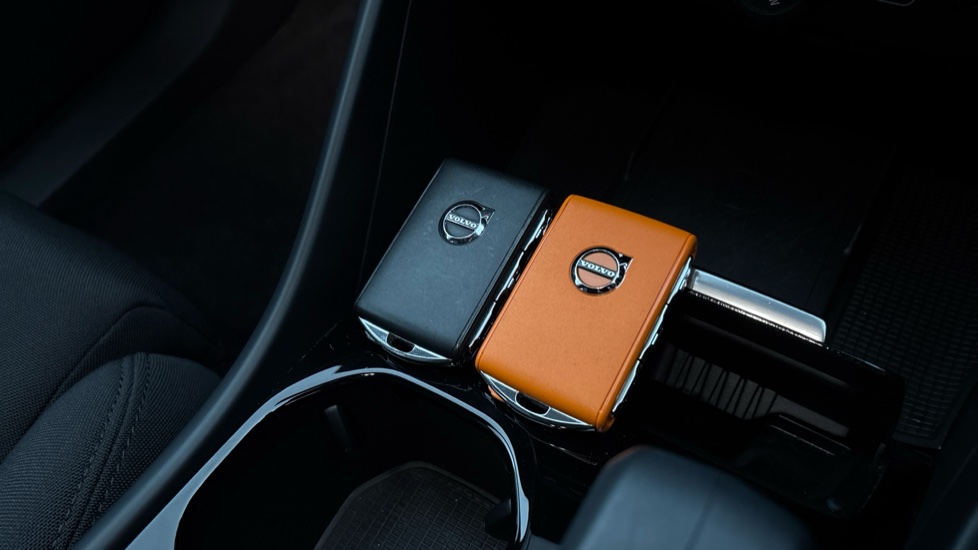 VOLVO XC40 2 keys available