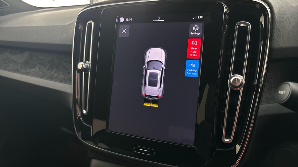 VOLVO XC40 Rear parking sensors