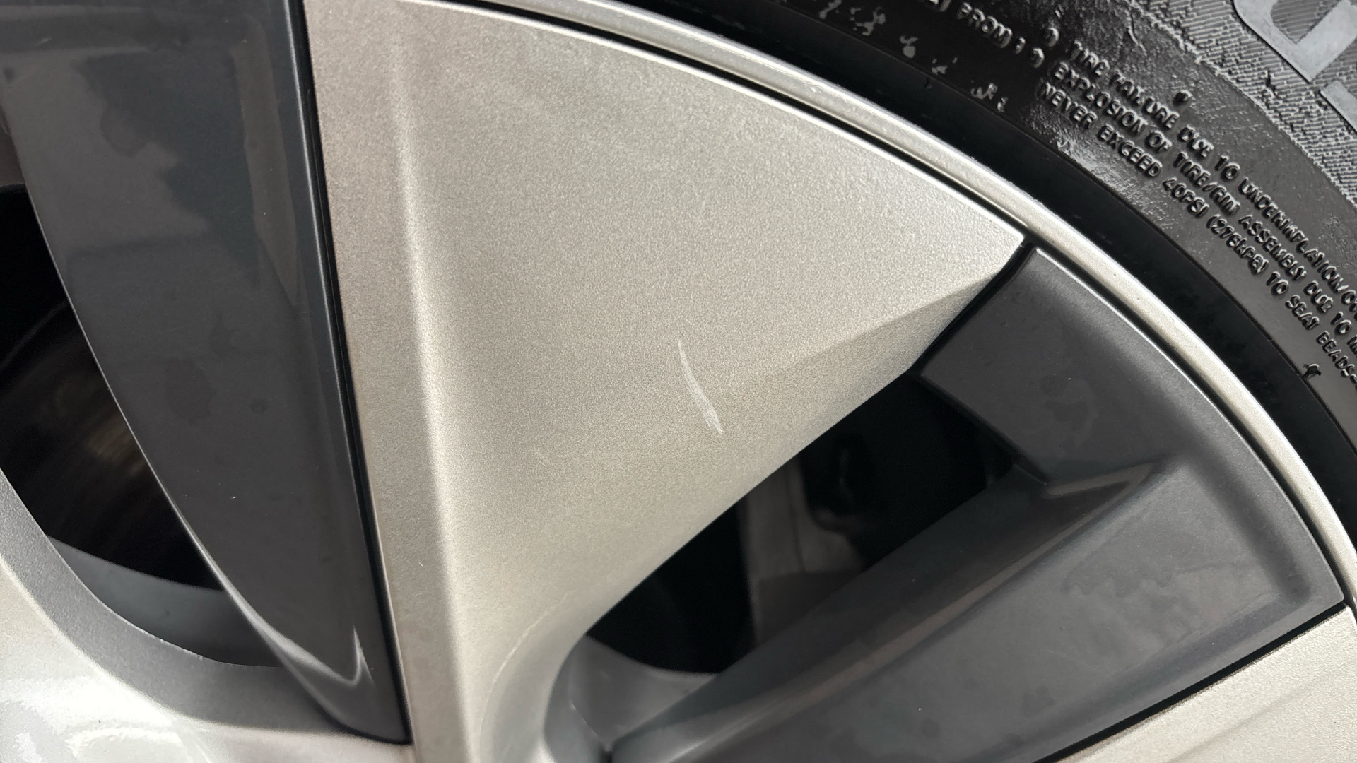 4027572 Long Range AWD 5dr Auto