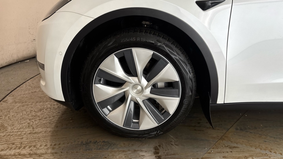 TESLA MODEL Y Image 17