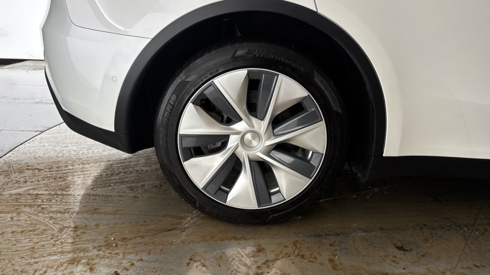 TESLA MODEL Y Image 19