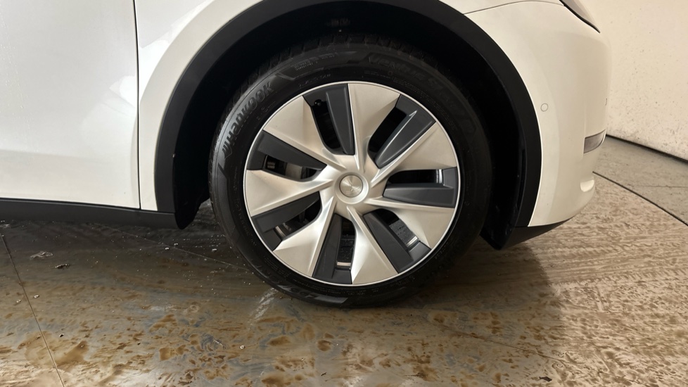 TESLA MODEL Y Image 20