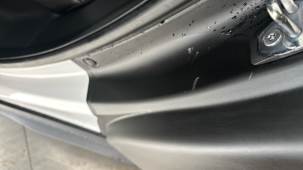 JAGUAR I-PACE scratches and dents