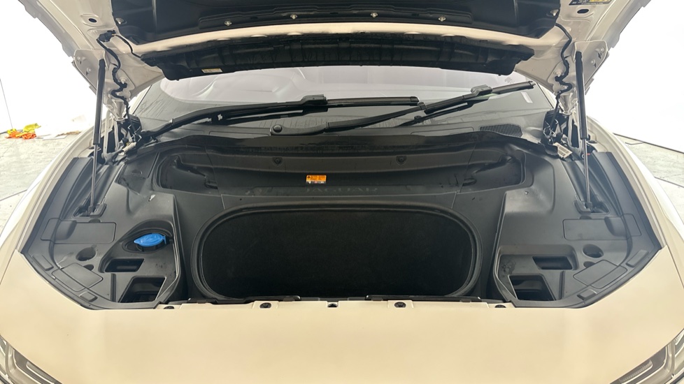 JAGUAR I-PACE Image 16
