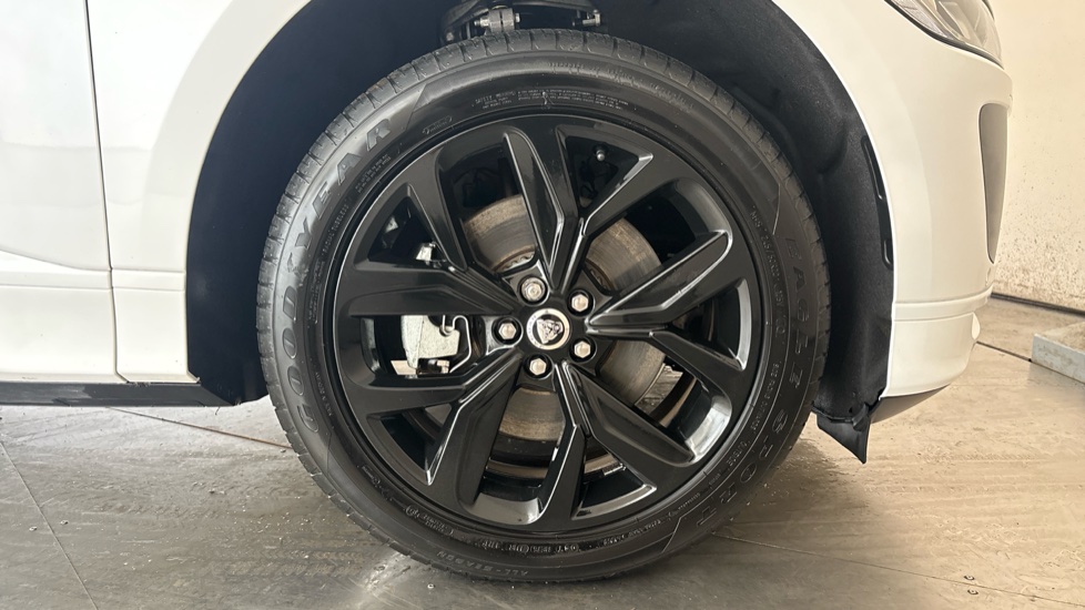 JAGUAR I-PACE Image 20