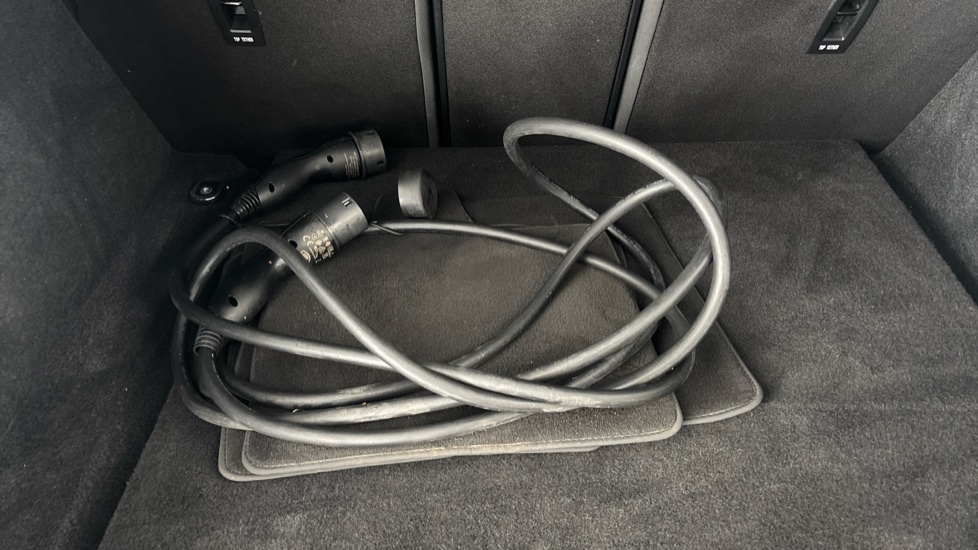 JAGUAR I-PACE Image 22