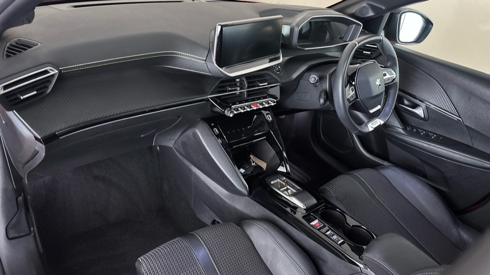 PEUGEOT 208 Image 10